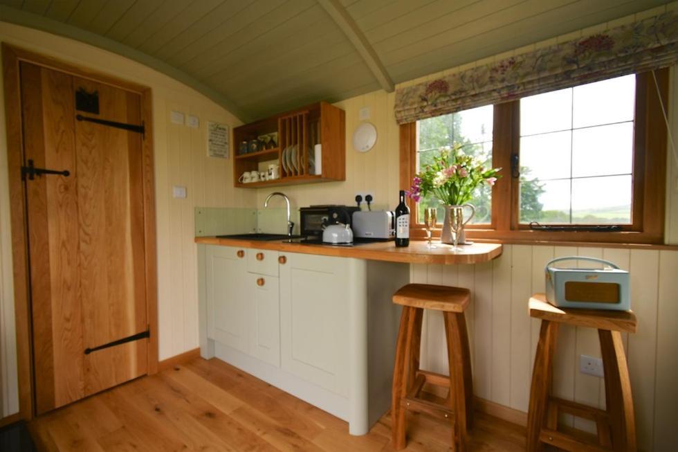 The Shepherds Hut Carmarthen Exterior foto