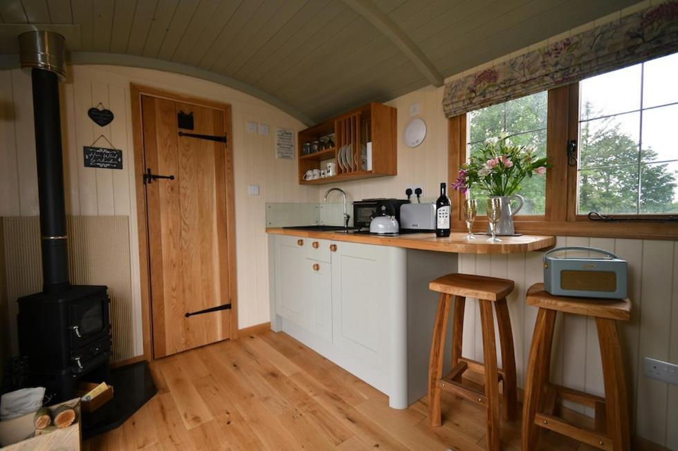 The Shepherds Hut Carmarthen Exterior foto