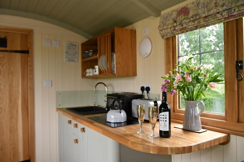 The Shepherds Hut Carmarthen Exterior foto